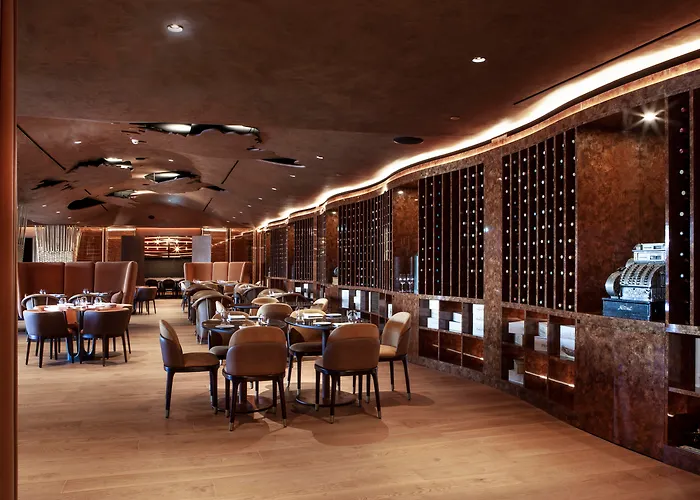 De Gaia, Autograph Collection 5*