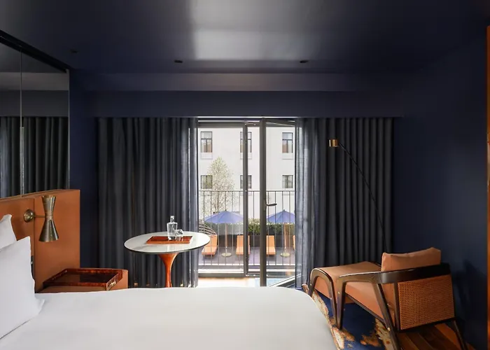 De Gaia, Autograph Collection 5*