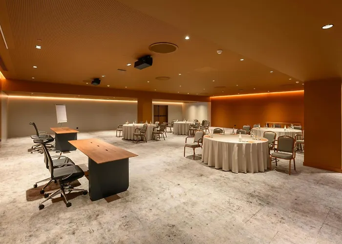 De Gaia, Autograph Collection 5*