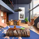 De Gaia, Autograph Collection 5*