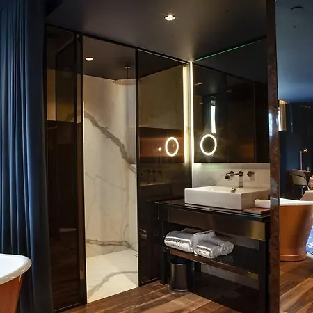 De Gaia, Autograph Collection 5*