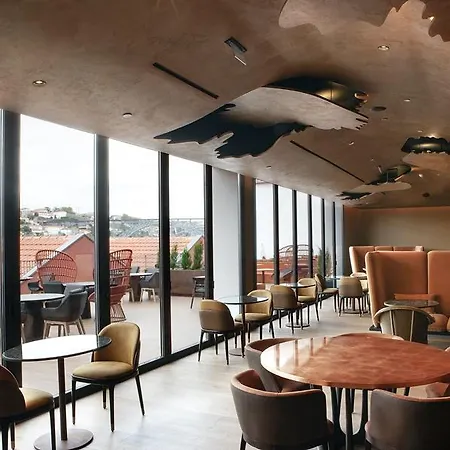 De Gaia, Autograph Collection 5*