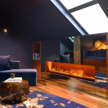 De Gaia, Autograph Collection 5*