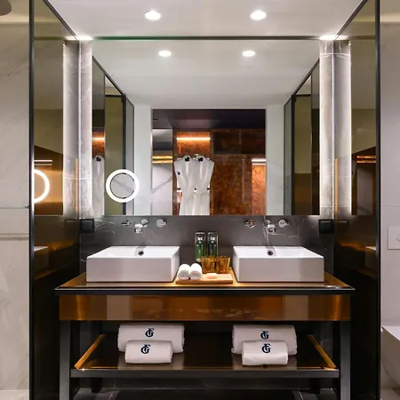 De Gaia, Autograph Collection 5*