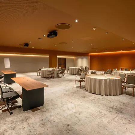 De Gaia, Autograph Collection 5*