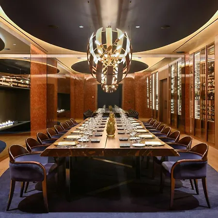 De Gaia, Autograph Collection 5*