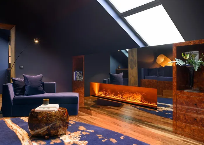 De Gaia, Autograph Collection 5*