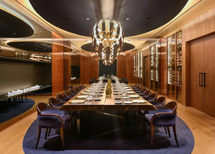 De Gaia, Autograph Collection 5*