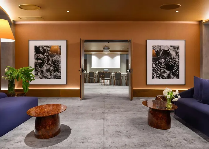 De Gaia, Autograph Collection 5*