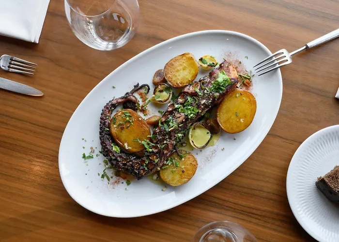 De Gaia, Autograph Collection 5*